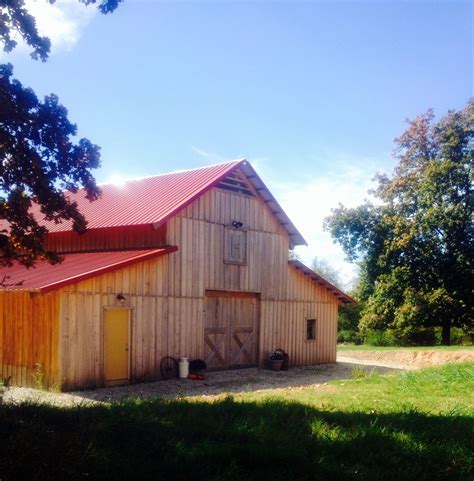Dreaming of a rustic wedding? Holland Barn Venue - Highfill Arkansas - Rustic Wedding Guide
