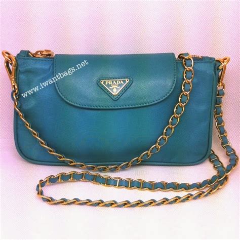 Personally, i'm not a fan of nylon, no matter how carefree and lightweight it is, and i wouldn't trade a loulou for this in a million years. Prada Nylon Tessuto Saffiano Clutch Sling Bag BT0779-Turquoise