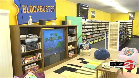 World S Last Blockbuster Becomes Airbnb Youtube