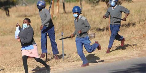 video pictures zimbabwe police arrest striking harare hospital nurses zim news zimbabwe