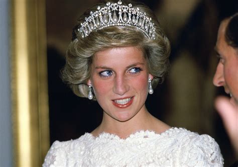 Today the duke of cambridge and prince harry will pay tribute to their mother diana, princess of wales. El musical de la Princesa Diana se estrenará el próximo año