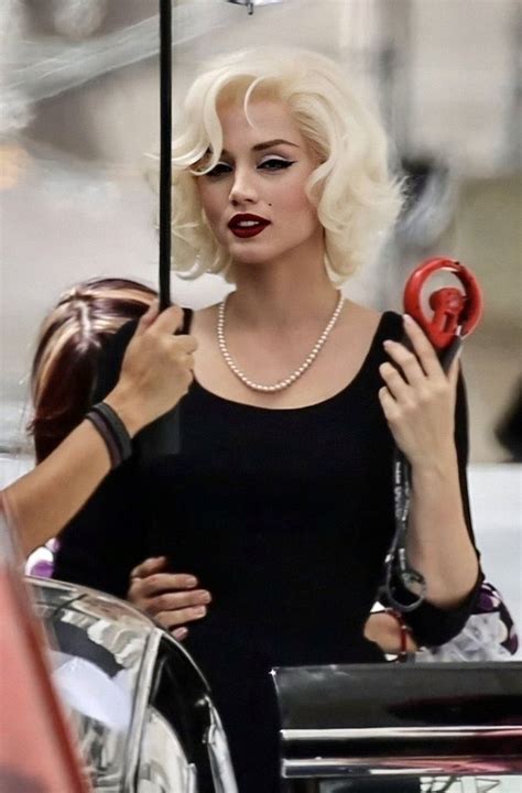 Phim Về Biểu Tượng Sex Marilyn Monroe Của Netflix Bị Hoãn Chiếu Lý Do Vì Yếu Tố 18 Vượt Nóc
