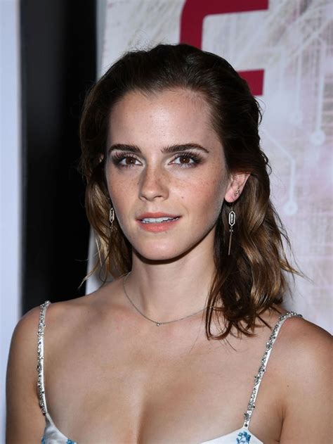 Emma Watsons Freckles Steal The Show At Her Paris Premiere Emma