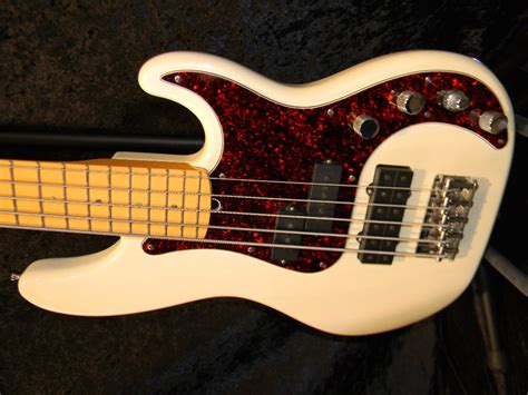 Fender American Deluxe Precision Bass V Cordes D Occasion