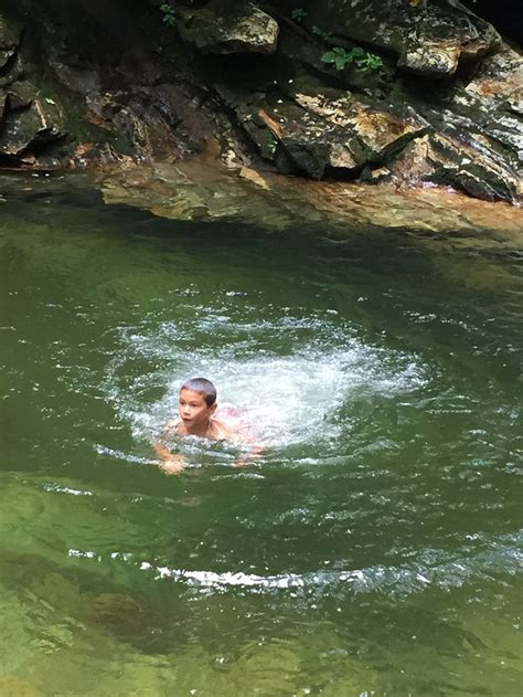 This Refreshing Hike Leads To A Natural Swimming Hole In North Carolina