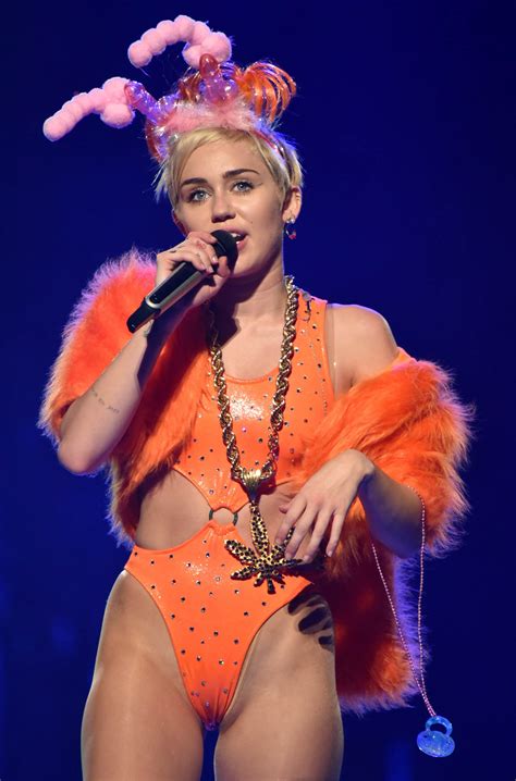 Miley Cyrus Bangerz Tour Update News People