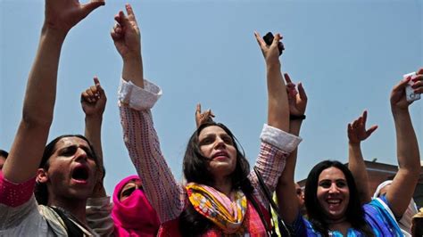 Pakistan S Transgender Community Cautiously Welcomes Marriage Fatwa Bbc News