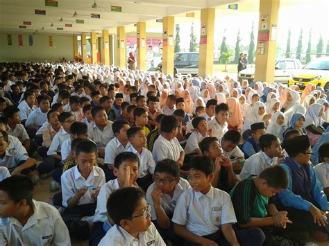 402 buah sekolah telah tersenarai sebagai sebagai sekolah hotspot dari seluruh negeri dalam malaysia. HEM: May 2014