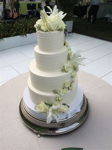Textured Wedding Cake With Fresh Florals Textured Wedding Cakes