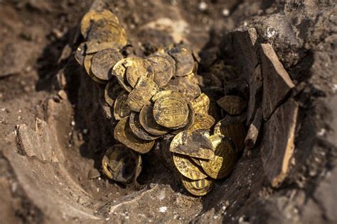 Teenage Volunteers Unearth 1100 Year Old Gold Coins In Israel London