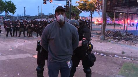 Police Push Back Using Rubber Bullets And Tear Gas On Floyd Protesters