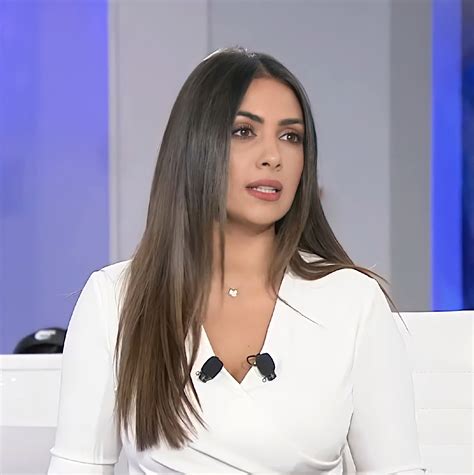 الإعلامية اللبنانية الجميلة راوية القاسم مذيعة قناة العربية إطلالة يوم الأحد 1292021