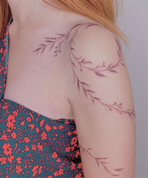 30 Beautiful Shoulder Tattoos For Women