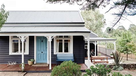 Tour This Cosy Country Cottage In Daylesford Cottage House Exterior