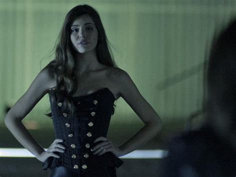 Verdades Secretas Looks De Angel Protagonista De Camila Queiroz