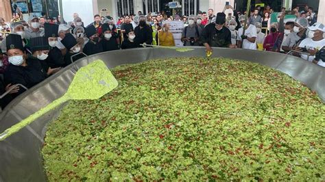 largest guacamole serving guinness world record broken in mexico