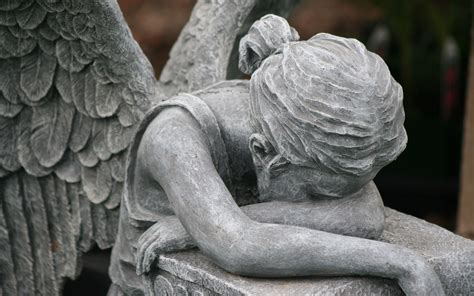 Crying Angel Statue Grave Nepa Scene