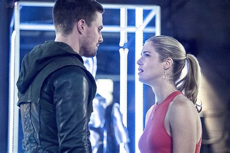 Arrow Season 3 Premiere Clip Oliver And Felicity Multitask