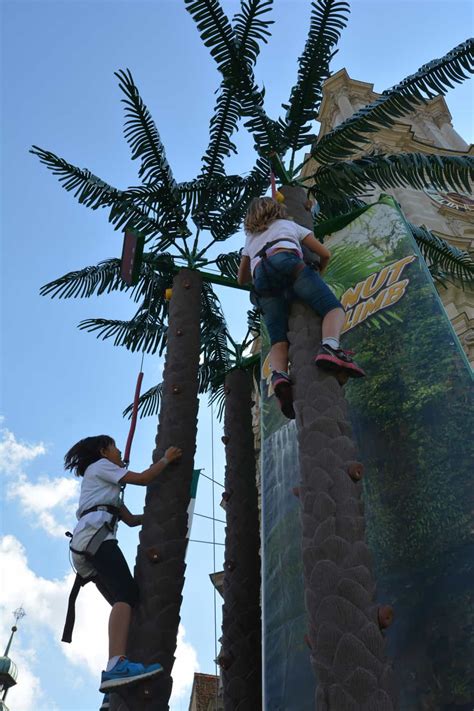 Mobile Coconut Tree Climb Climbing Attractions Innovative Leisure