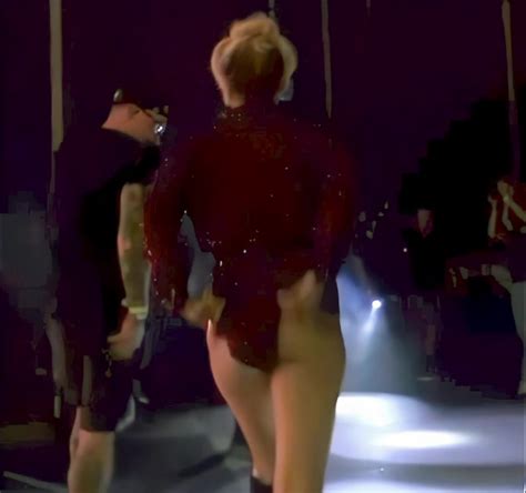 Miley Cyrus Flashing Her Ass After Performance