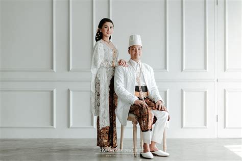 Selain jawa, keduanya juga menggunakan baju adat padang yang menandakan asal daerah 4. Foto Prewedding yang Menampilkan Ragam Budaya Indonesia ...
