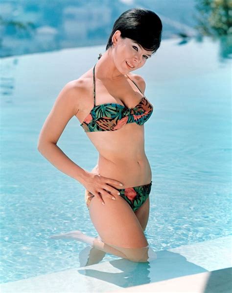 Remembering Batgirl Actress Yvonne Craig In Stunning Photos Yvonne