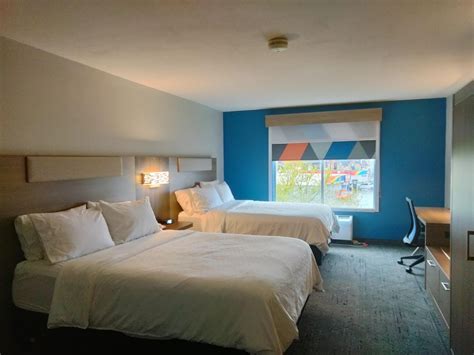 Holiday Inn Express Lapeer Guest Room And Suite Options