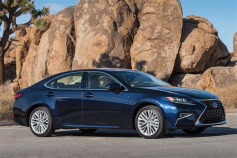 According to lexus, the es 350 manages 21 mpg city/31 highway/24 combined. 2016 Lexus ES350 review: What a difference an engine makes ...