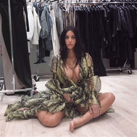 49 hot pictures of kim kardashian which will make your hands want her 49 kim kardashian hottest