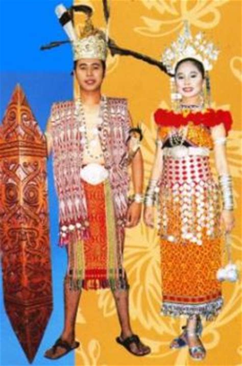 Sinuangga' baju blaus pendek dan leher berbetuk u dipakai oleh wanita muda. Kebudayaan Sarawak: Pakaian suku kaum sarawak ...
