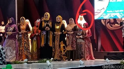 Coba sobat bayangkan jika sobat ada diantara cerita novel si karismatik charlie wade bahasa indonesia ini? 25+ Foto Hantu Bohongan - Romi Gambar