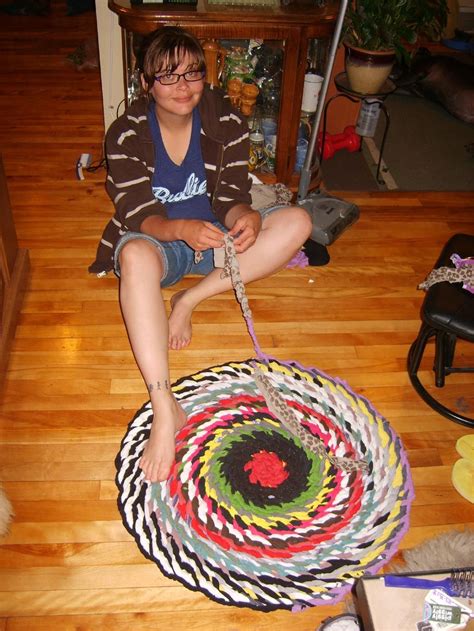 How To Make A No Sew Braided Rag Rug Rag Rug Tutorial Diy Tutorial