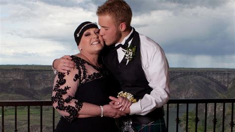 Son Shares Dance With Terminally Ill Mother At High School Prom Kutv