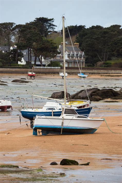 Boats At Low Tide Stock Image Image Of Beach Sand 115148375