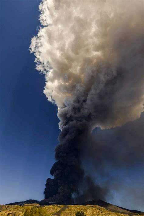 Mount Etna Roars Again Sends Up Towering Volcanic Ash Cloud The