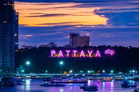 Kalau kamu berencana mengunjungi pattaya untuk liburan, ada baiknya kamu coba kegiatan di pattaya berikut ini, terutama ketika sudah menjelang malam! Wisata Malam Di Kota Pattaya Thailand - Artikel Hiburan