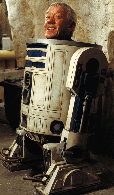 Kenny Baker Who Played R2d2 In Star Wars Has Died At 81