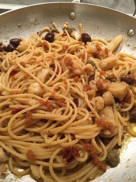 Peperoncino to rodzaj lekko pikantnej papryki. Spaghetti piccanti | Una pasta aglio olio e peperoncino ...