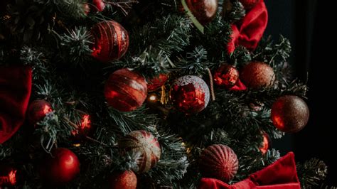 Download Wallpaper 3840x2160 Christmas Tree Decorations Balls Bows