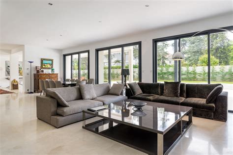 Architecte d intérieur saint etienne. Salon chic et épuré dans une villa à Saint Etienne par l ...