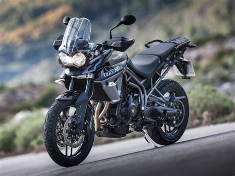 The tiger 800 xcx comes with dual disc front brakes and disc. 2015 Triumph Tiger 800 XRx and Tiger 800 XCx | First Ride ...