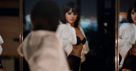 Selena Gomez Strips Down In New Music Video Ny Daily News