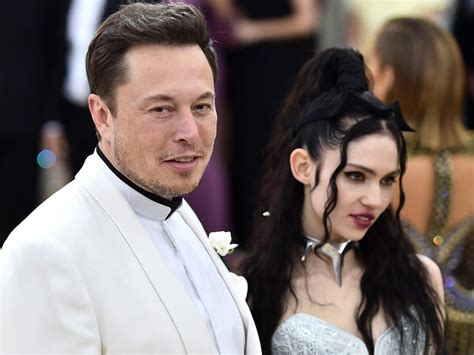 Elon Musks Girlfriend Grimes Made A Surprise Snl Cameo As Princess