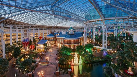 When Does Opryland Hotel Put Up Christmas Lights