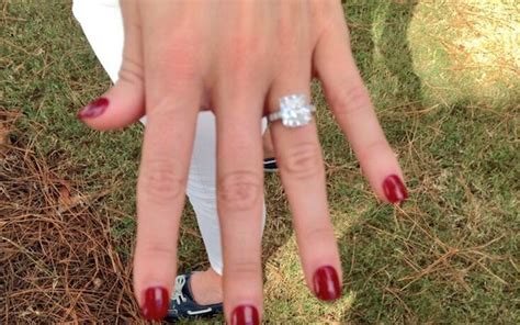 Photo Paulina Gretzky Shows Off Massive Engagement Ring