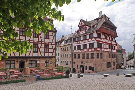 Das ćevapčići haus im zentrum der nürnberger innenstadt. (2 MB)