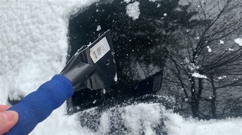 How To Scrape Ice Off Windshield Glass The Easy Way Youtube