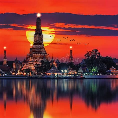 Templo De Wat Arun En Bangkok Thailand Foto De Archivo Imagen De