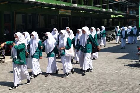 Diduga Ditipu Eo Ratusan Siswa Man 1 Kota Bekasi Gagal Berangkat Study