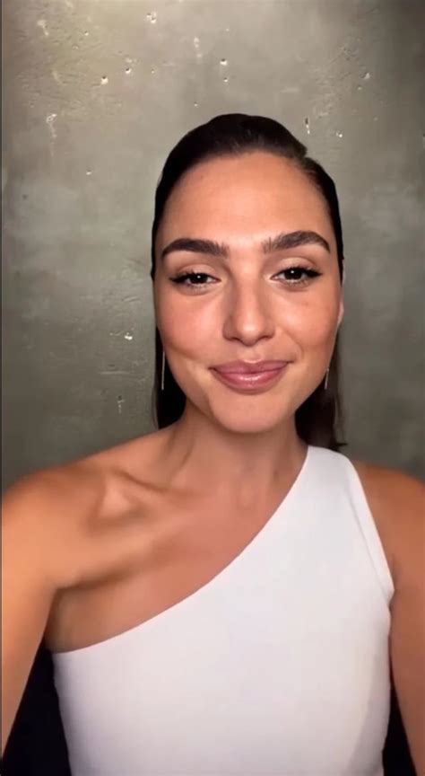 Your Mummy Gal Gadot Loves To Stand At Your Door While You Start To